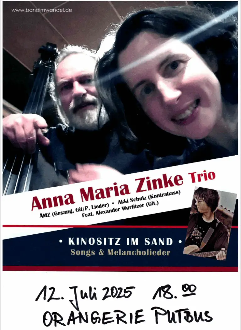 Kinositz im Sand